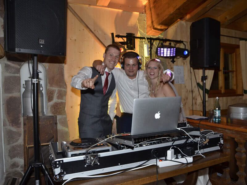 DJ Timo Maier mit Brautpaar